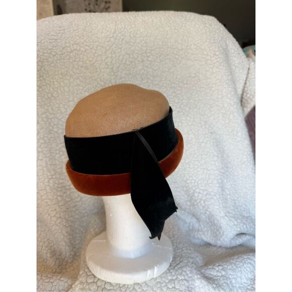 Jan Leslie Custom Designs - Picture 3 of 10